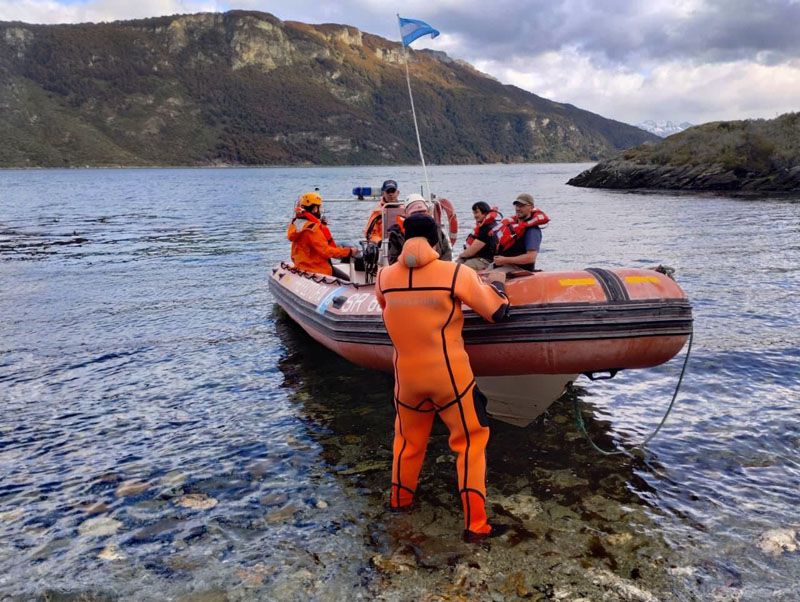 Prefectura evacuó a una mujer lesionada en Bahía Lapataia