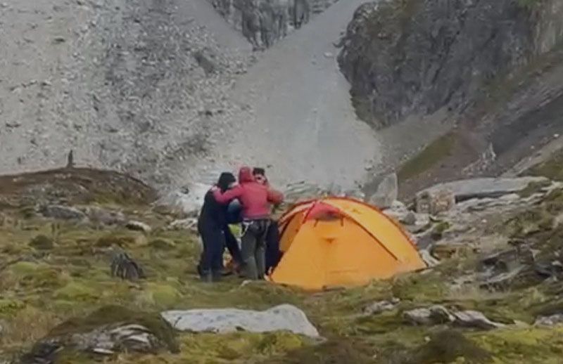 Helicóptero rescata a dos ushuaienses aislados