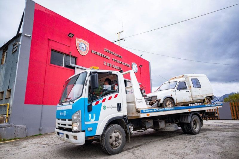 La Municipalidad donó vehículos al Cuartel 2 de Abril 