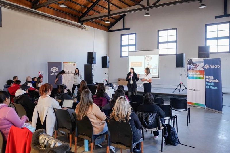 Más de 200 emprendedores en jornada sobre gestión financiera