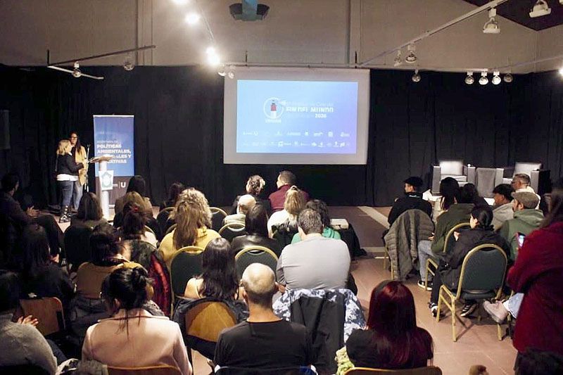 Se inauguró el Festival de Cine del Fin del Mundo con sala llena y mensajes en defensa de la cultura