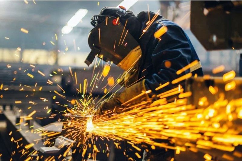 La industria frenó su caída interanual en marzo 