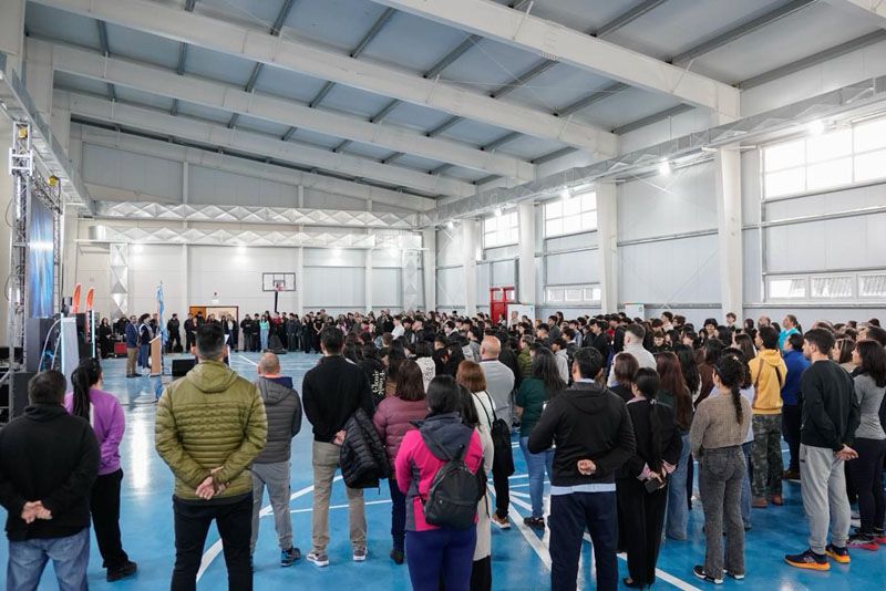 Gobierno sigue con obras con fondos propios