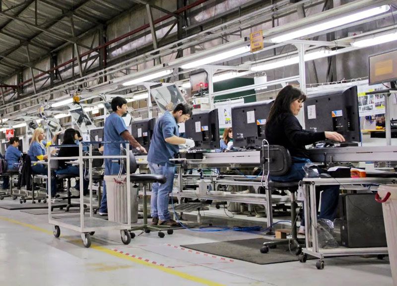 La industria pierde nueve empleos por hora 