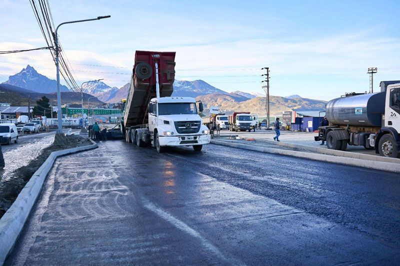 Avanza la pavimentación en la ampliación de la avenida Perito Moreno