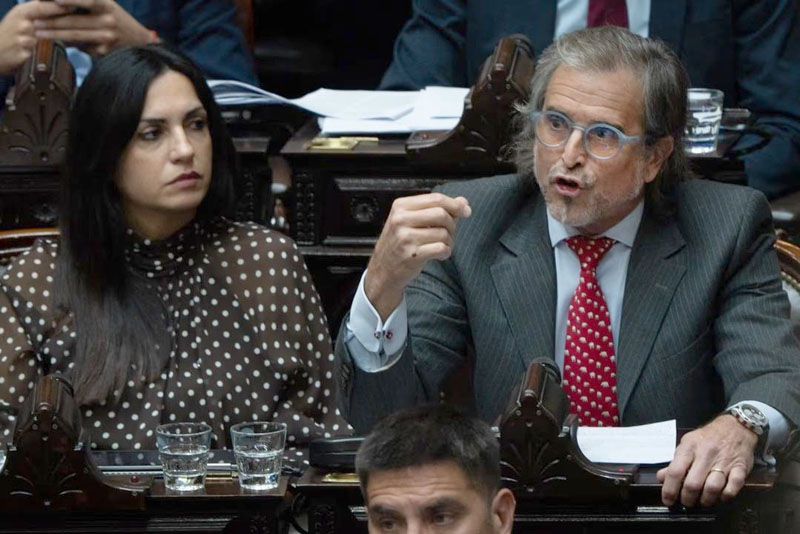 El oficialismo logró aprobar la Ley Hojarasca