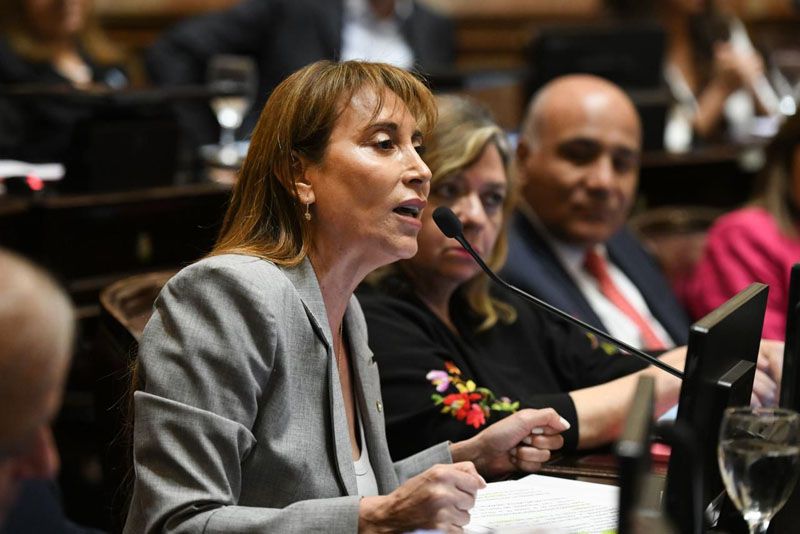 López cruzó a libertarios y advirtió por un golpe al bolsillo