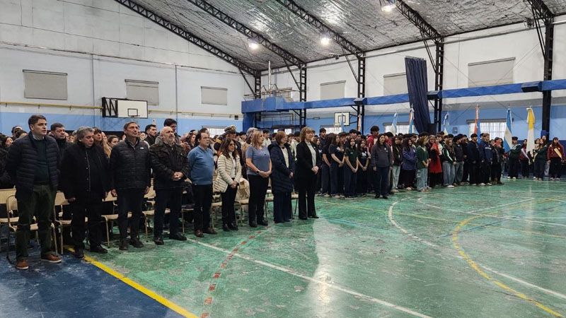 Estudiantes de Ushuaia juraron lealtad a la Constitución fueguina