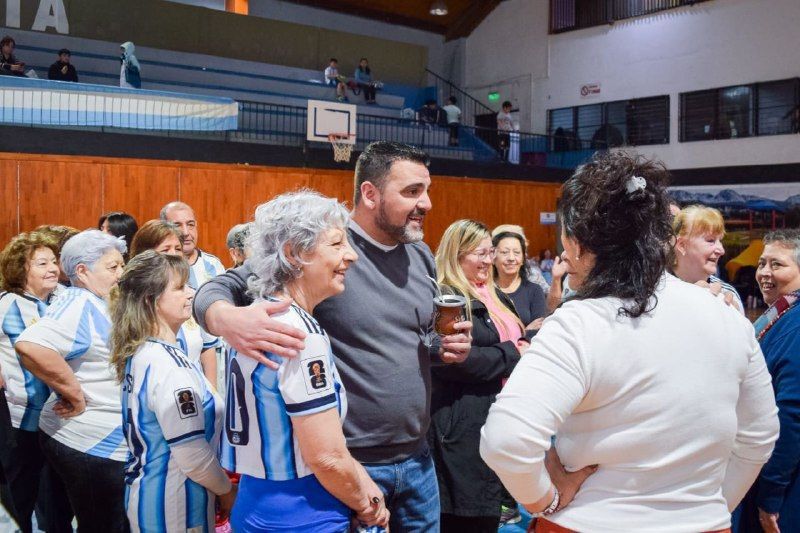 Vuoto compartió actividades con adultos mayores