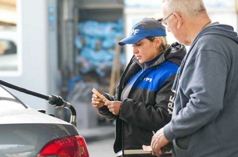 La nafta aumentó un 24,3% desde el inicio de la guerra 