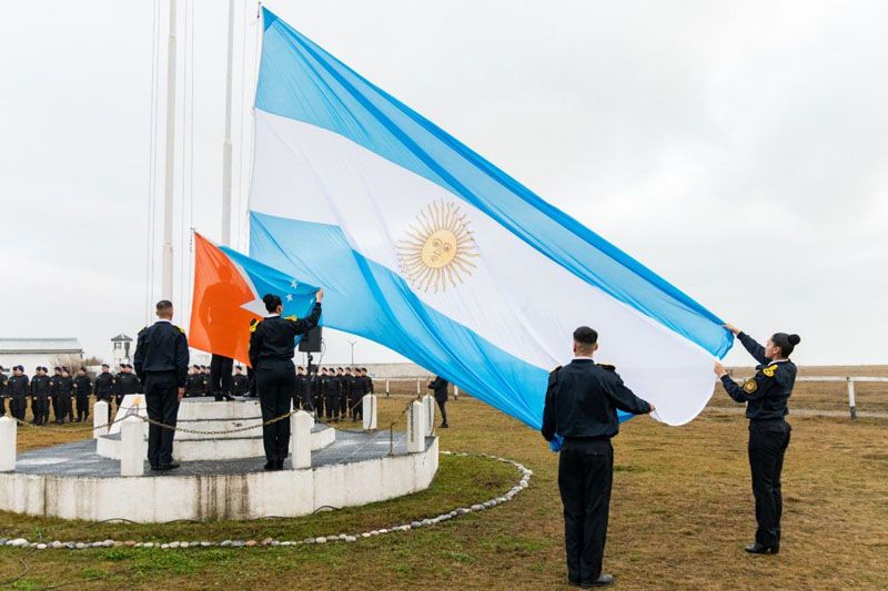 Con izamientos simultáneos se celebró el Día de la Bandera 