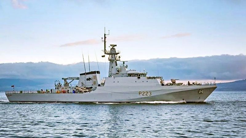 Repudio al paso de un buque de guerra británico