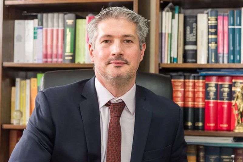 Castelli en favor de implementar concursos  
