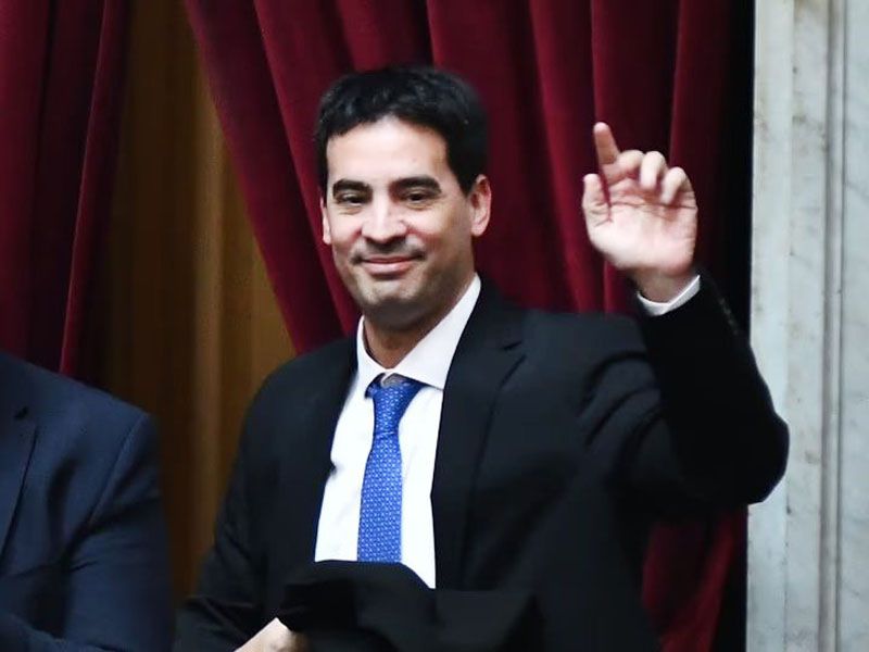 Ravier protagonizó nuevos traspiés en la conferencia de prensa