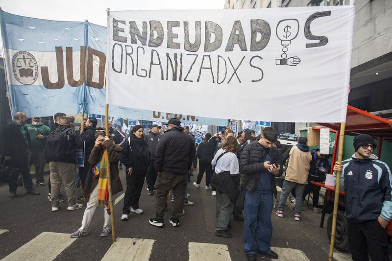 Casi la mitad de los hogares argentinos no llega a fin de mes