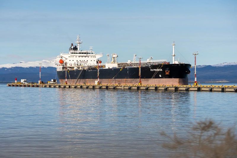 La intervención abrió el puerto a un petrolero británico