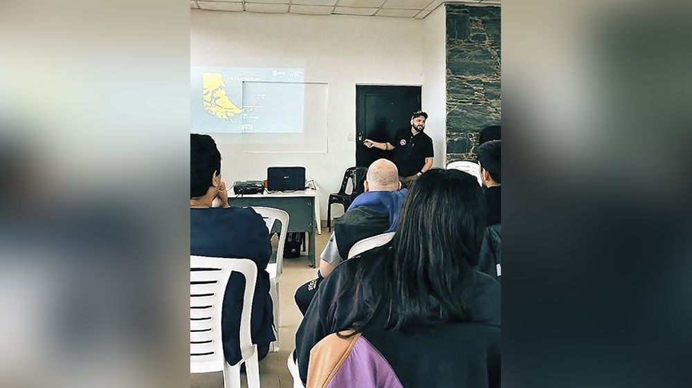 Capacitan en prevención sísmica al personal del Natatorio 