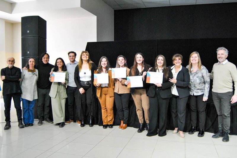 Cinco profesionales completaron sus residencias