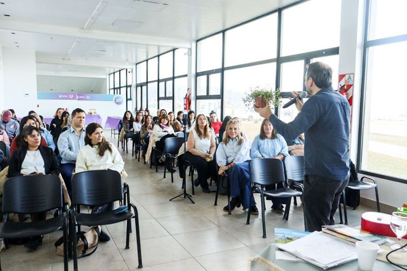 Disertan sobre los desafíos de las trayectorias educativas 