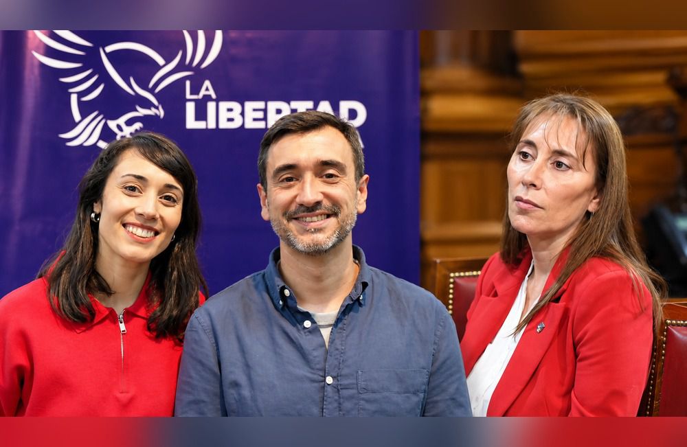 Coto y Monte de Oca, a favor; López, no votó
