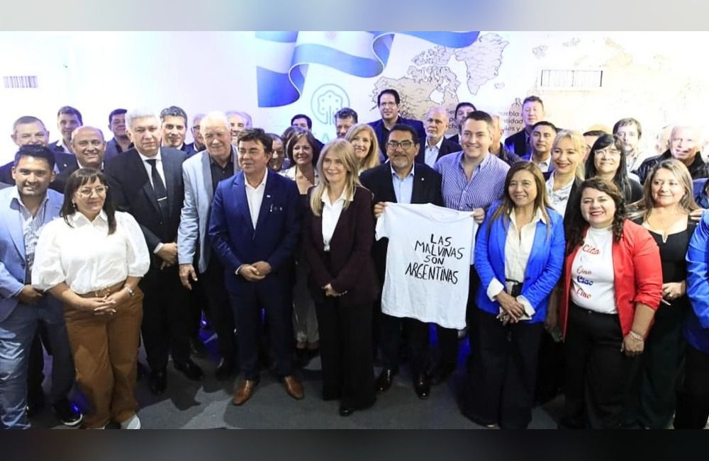 Perez llevó a la Federación de Municipios el reclamo por Malvinas