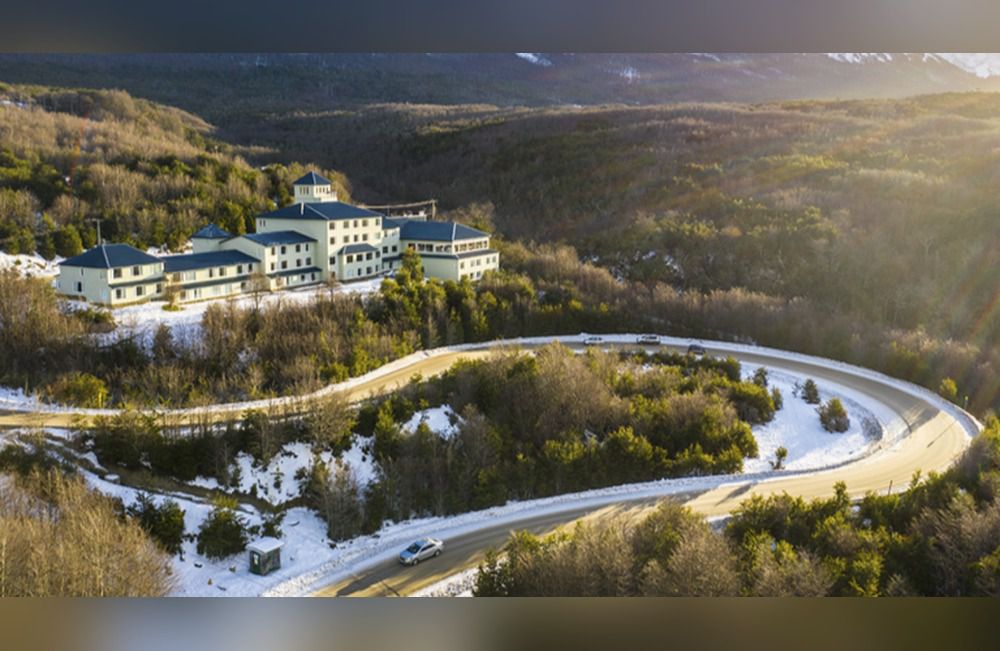 Buscan repavimentar el acceso a la zona hotelera