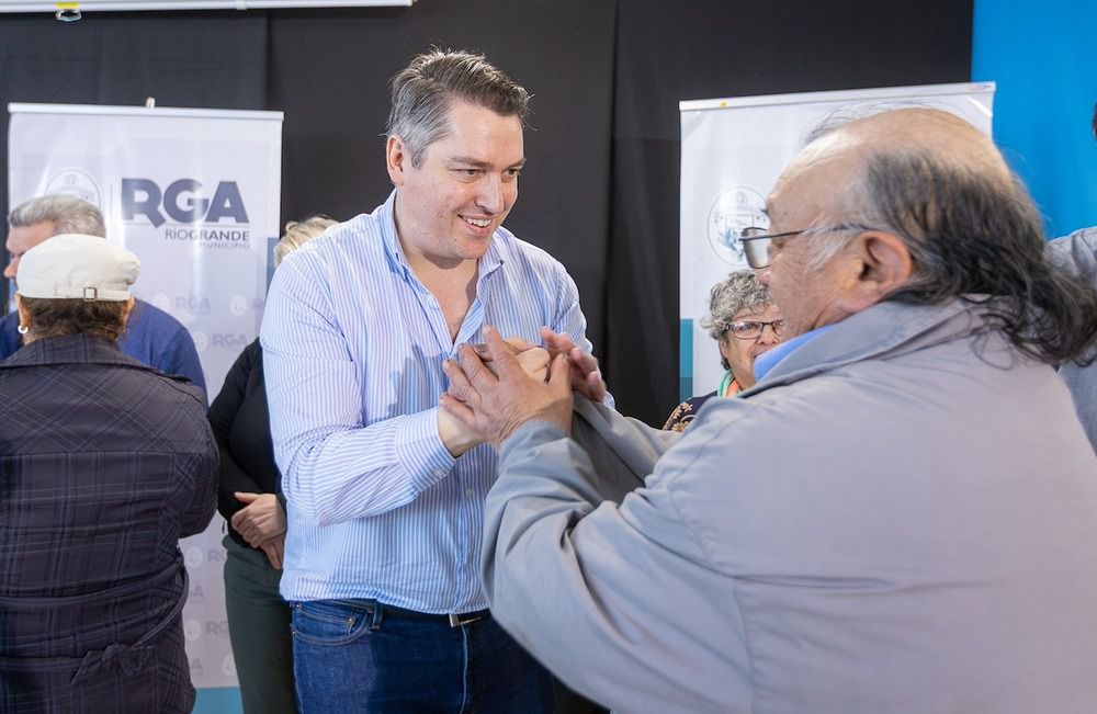 Martín Perez entregó equipamiento al sector avícola