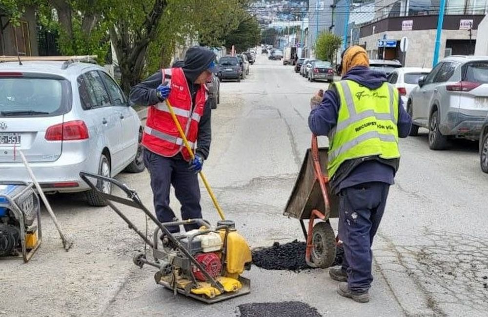 Continúan los trabajos de bacheo y reparación vial
