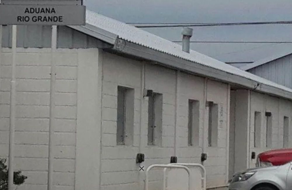 Exigen tributos por vender en el continente un auto sin liberar