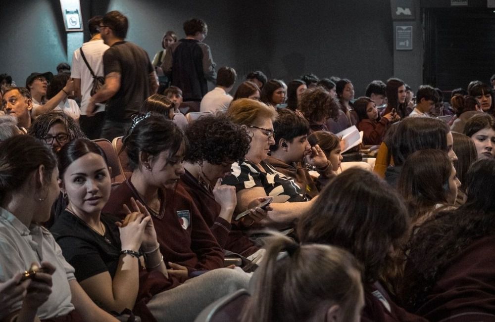 La municipalidad acompaño el festival de cortos juveniles y la presentación de Fábregas