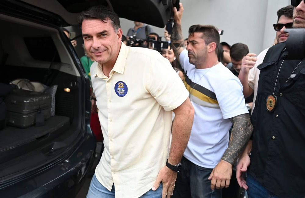 Flávio Bolsonaro huyó a Estados Unidos
